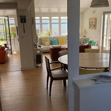 Charming House With Pool Holiday home